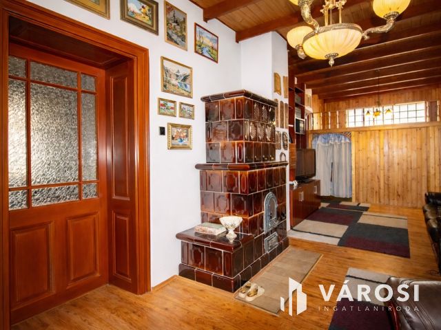 Nagyvonalú terek, polgári hangulat Békéscsaba belvárosában