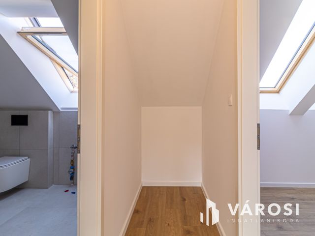 Modern 4 szobás, nagy erkélyes lakás Badacsonytomajon eladó