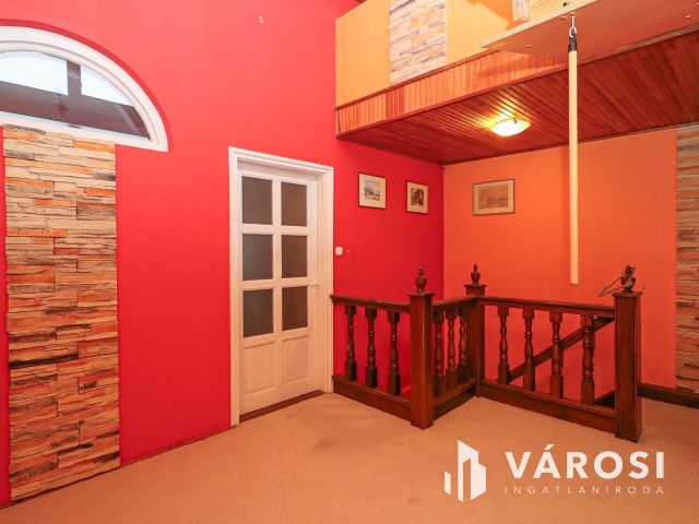 Kétlakásos családi ház Szentes belvárosában