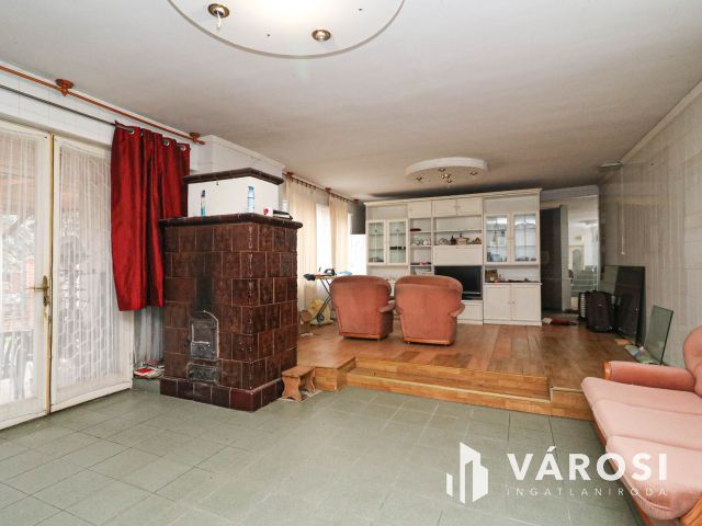 Kétlakásos családi ház Szentes belvárosában