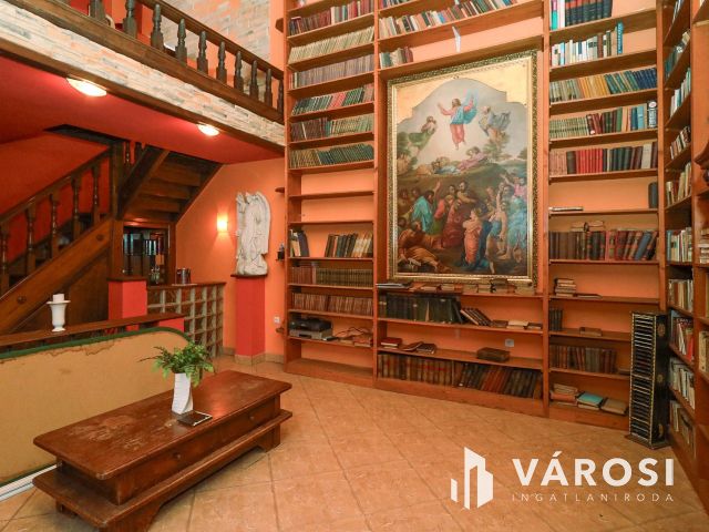 Kétlakásos családi ház Szentes belvárosában