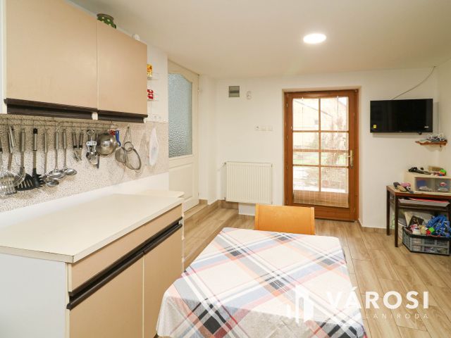 Békésen családi ház tágas telekkel eladó!