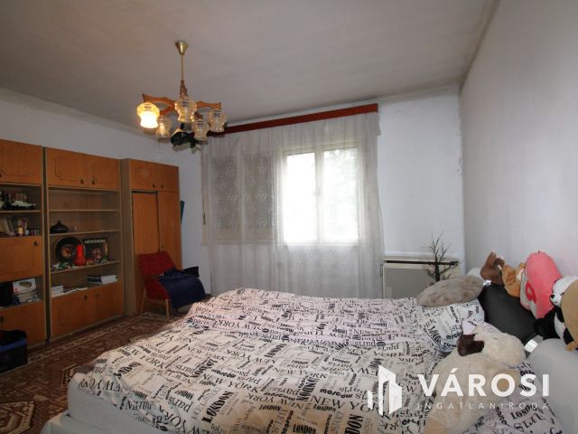 Felújítandó Kádár-kocka, kiváló alap sok lehetőséggel