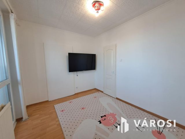 Egyetemközeli 2 erkélyes panel lakás eladó