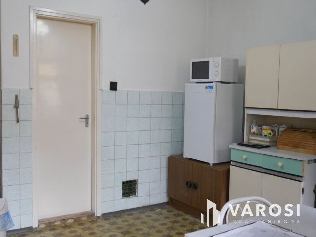 Eladó kétlakásos ház Révfaluban, egyetem közelében