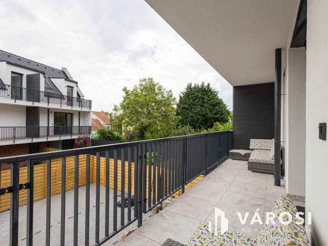 Nagy erkélyes új építésű albérlet