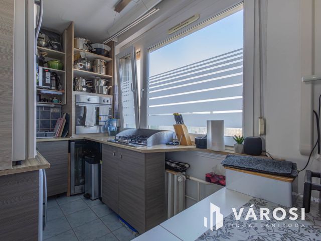 Nagy panel nagyon jó helyen!