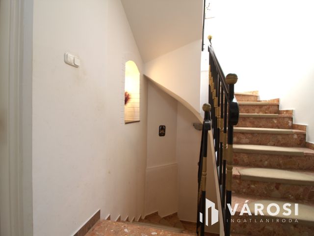 Zöldövezeti panoráma szaunával,konditeremmel,dupla garázzsal