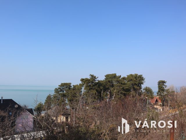 Full panorámás telek felújítandó, vagy bontandó házzal