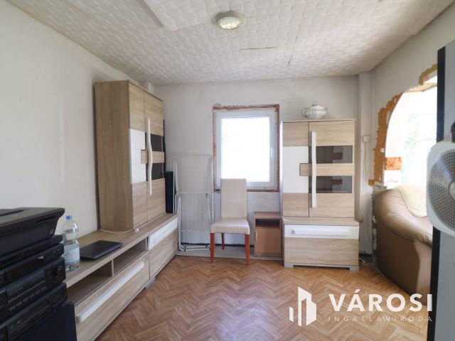 Deszki téliesített, lakható zártkert eladó.