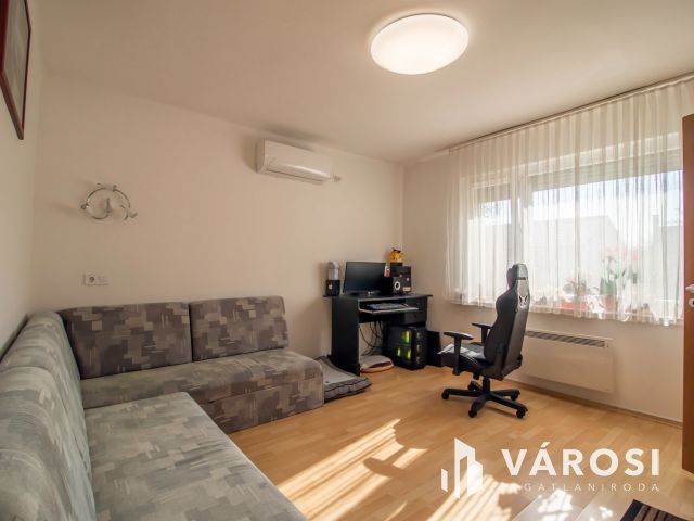 Felújított 5 szobás családi ház Dinnyésen