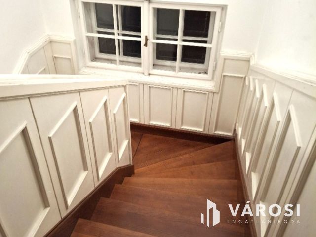 Dunai panorámás villa ősfás parkban Szentendrén