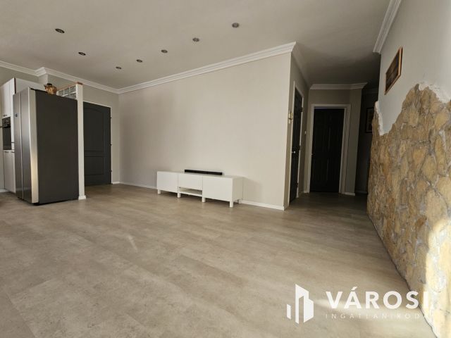 Igényes, felújított ház két lakrésszel Győrszentivánon