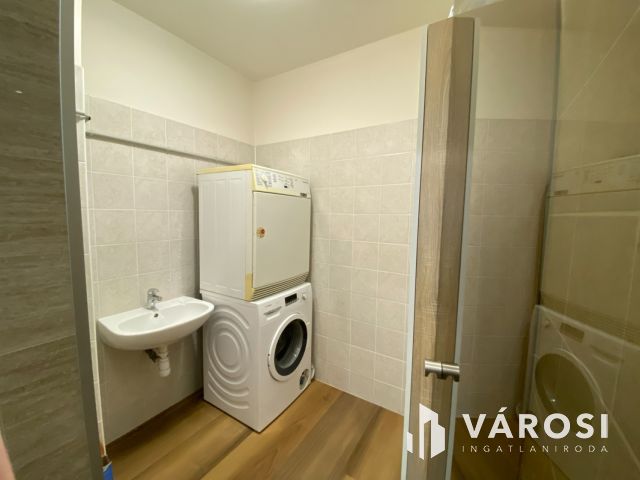 Világos, tágas családi ház nagy kerttel Győrújbaráton