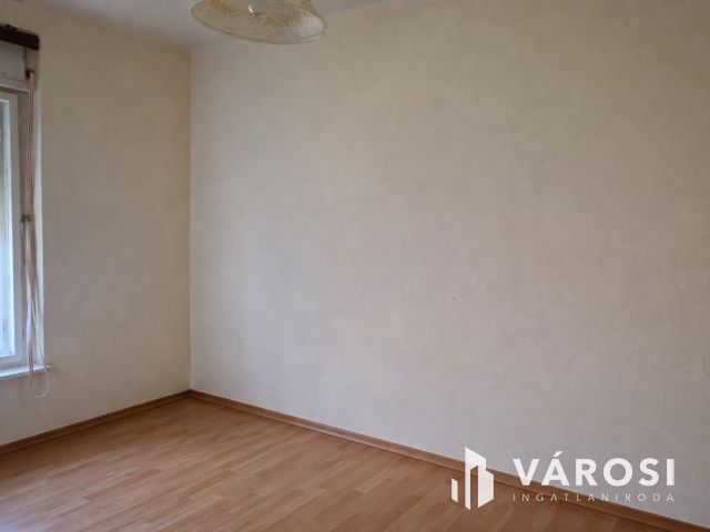 Alsóörsi retro nyaraló eladó