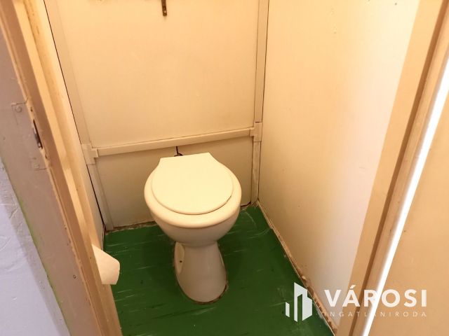 Erkélyes, világos lakás felújítási lehetőséggel Angyalföldön