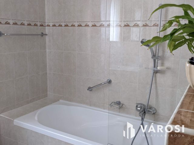 Eladó társasház Győr-Nádorváros csendes zsákutcájában