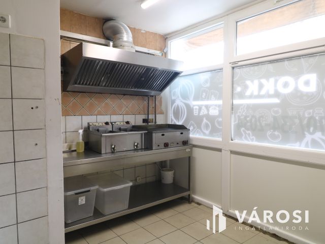 Szilléri sugárúton üzlethelyiség kiadó.