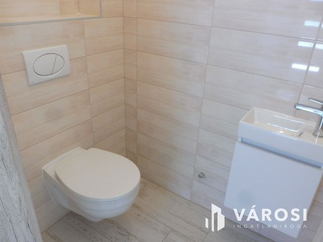 Újszegedi,nyugis,zöld-környezetben ház eladó.