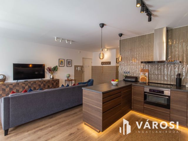 Ugorj le egy színdarabra