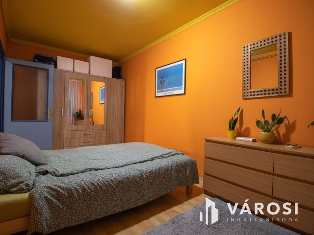 Bútorozatlan lakás garázzsal a Nádas utcában!