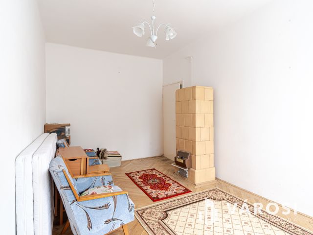 Szentháromság utcában korszerűsítendő 2 szobás lakás